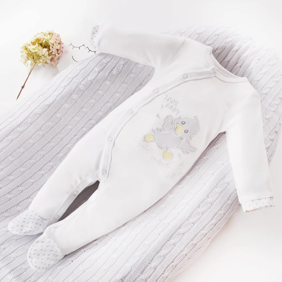 Weißer Baby-Strampler mit Entchen