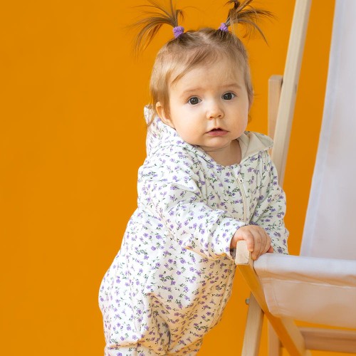 Ecrufarbener Overall mit Blumenmuster