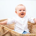 Weißes Musselin-Hemd für Kinder mit Stehkragen