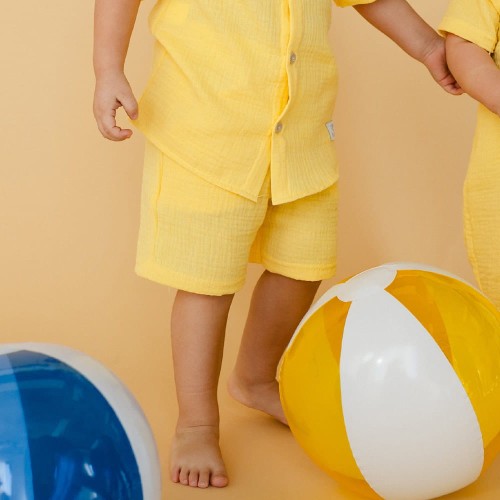 Gelbe Musselin-Shorts für Kinder