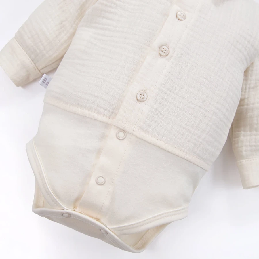 Shirt-Body aus Musselin mit Kragen und Knöpfen in Ecru