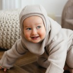 Beigefarbene Kinder-Sturmhaube aus Merinowolle