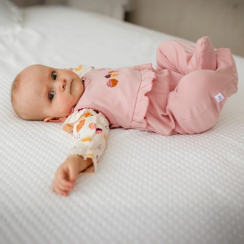Rosa Baby-Schlafstrampler mit Eicheln