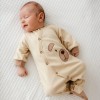 Ecrufarbener Baby-Strampler mit Teddybär-Stickerei