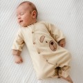 Ecrufarbener Baby-Strampler mit Teddybär-Stickerei