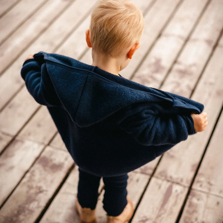 Marineblaue Babyjacke aus Merinowollfleece