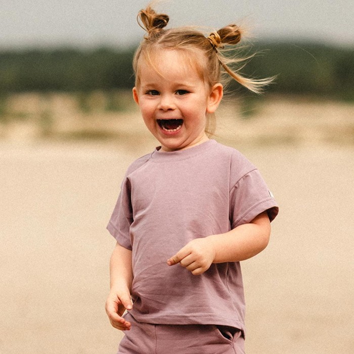 Fliederfarbenes Mädchen-T-Shirt