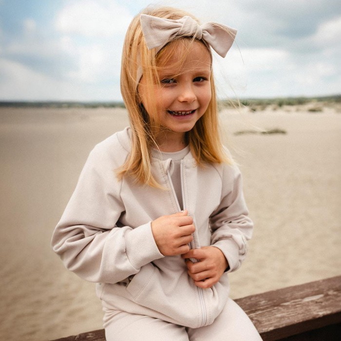 Beiges Kinder-Sweatshirt im Bomber-Stil