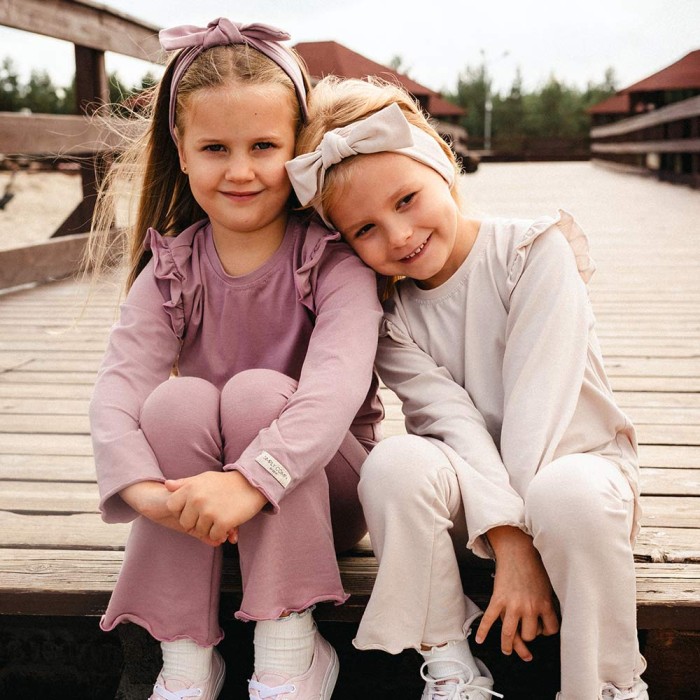 Beige Baumwollbluse mit Rüschen auf den Schultern