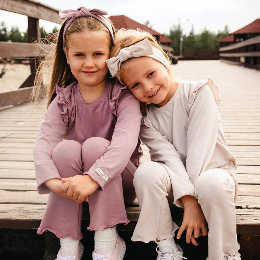 Beige Baumwollbluse mit Rüschen auf den Schultern