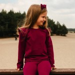 Bordeauxfarbene  Baumwollbluse mit Rüschen auf den Schultern – Kollektion Simply Comfy