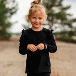Schwarze Baumwollbluse mit Rüschen auf den Schultern