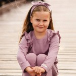 Fliederfarbene Baumwollbluse mit Rüschen auf den Schultern – Kollektion Simply Comfy