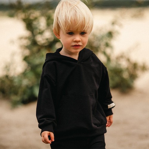 Schwarzer Känguru-Kapuzenpullover – Kollektion Simply Comfy