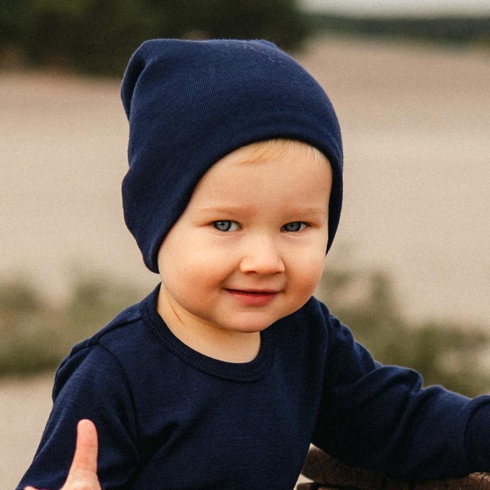 Dunkelblaue Baby-Mütze aus Merinowolle