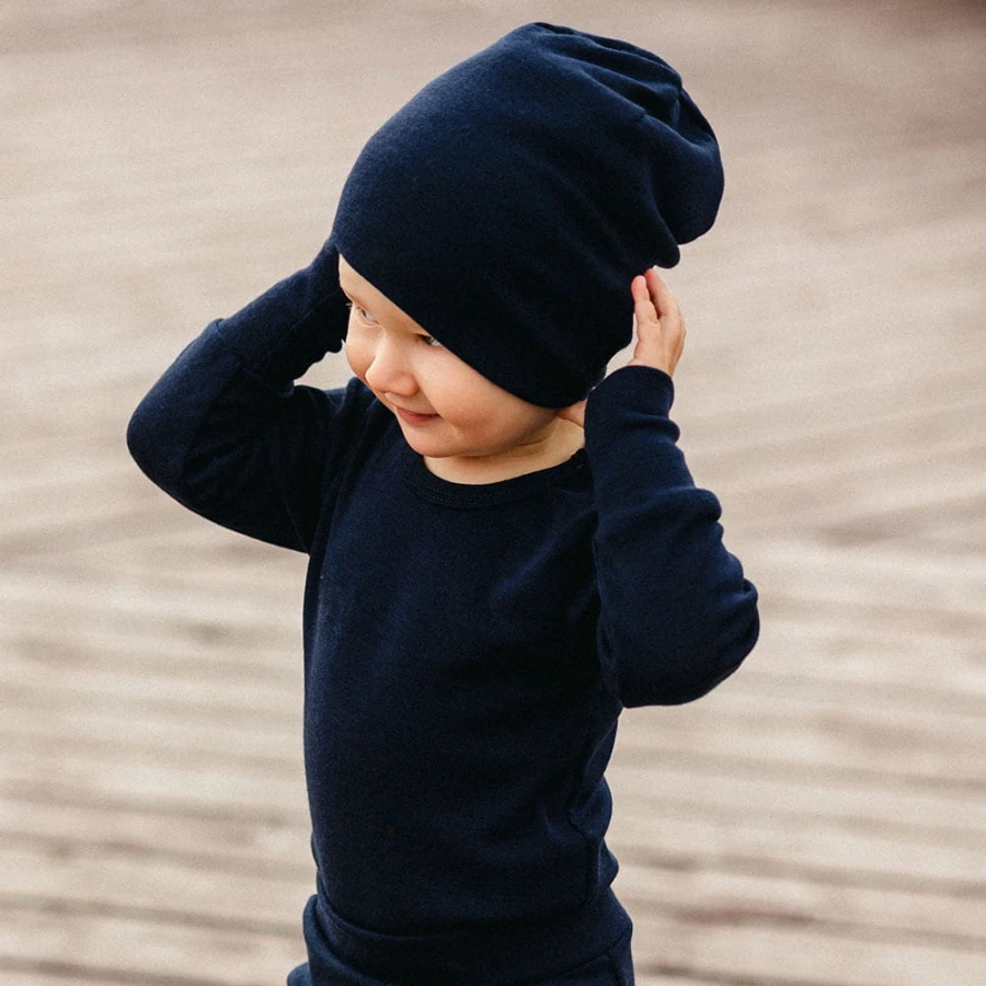 Dunkelblaue Baby-Mütze aus Merinowolle