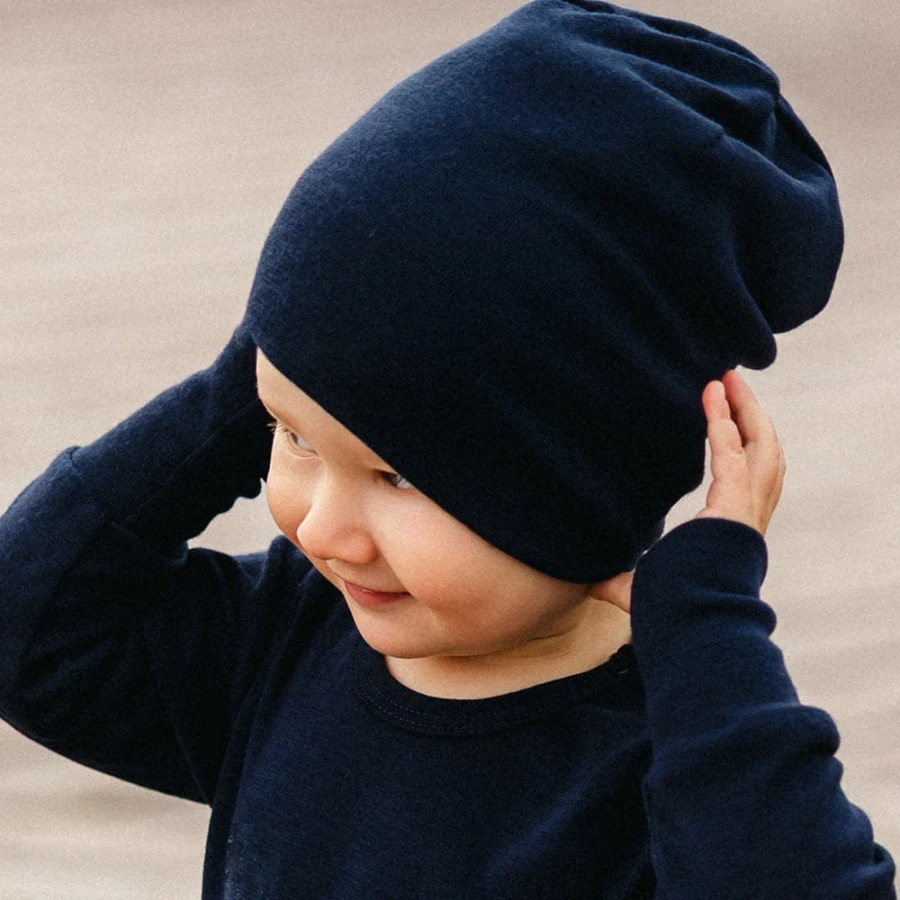 Dunkelblaue Baby-Mütze aus Merinowolle