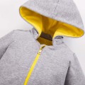 Grauer Kinder-Trainingsanzug mit gelben Elementen