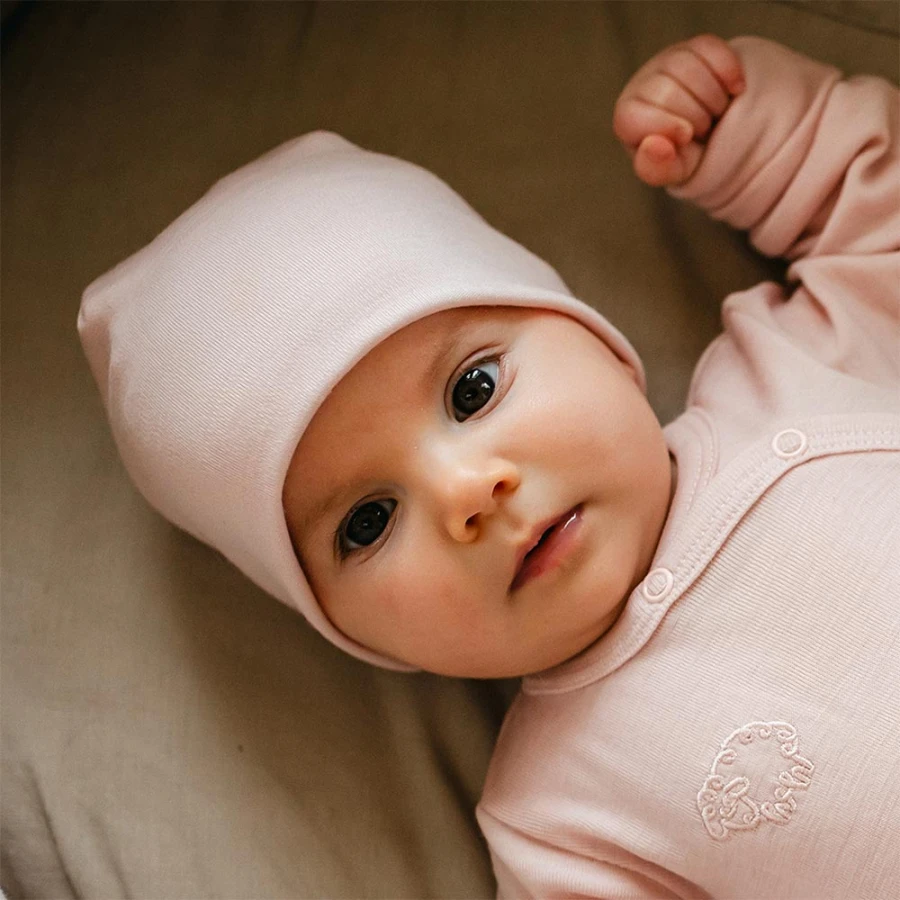 Rosa Baby-Mütze aus Merinowolle
