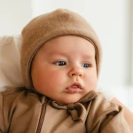 Caramel merino tie hat