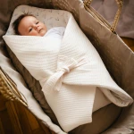 Ecru Baby-Nest mit Ballons 75x75