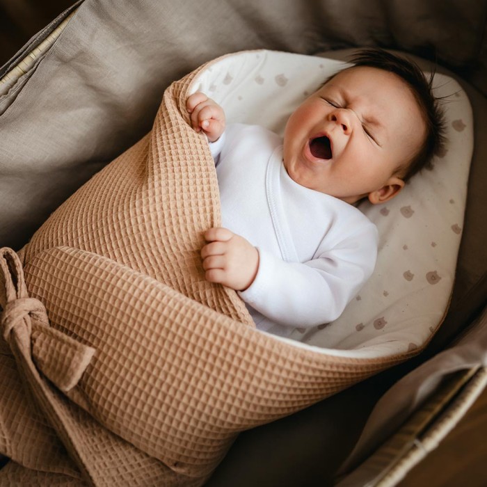 Beiges Baby-Nest mit Bären 75x75