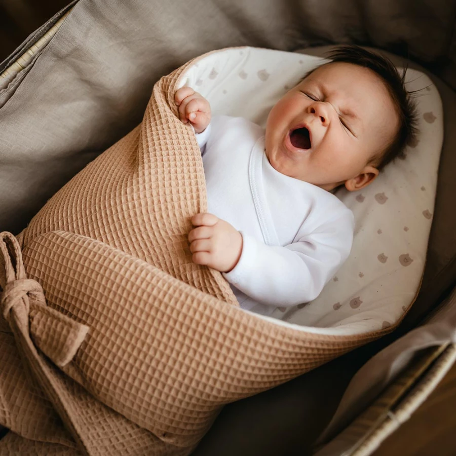 Beiges Baby-Nest mit Bären 75x75