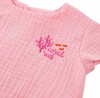 Set Rosa Musselinbluse und dunkelblaue Shorts