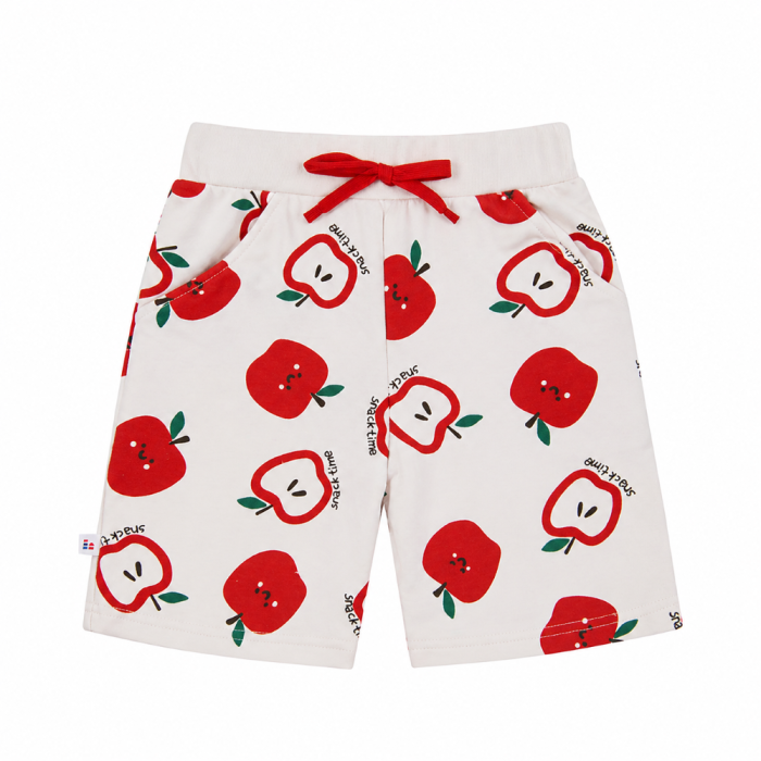 Ecrufarbene Sweatshorts mit Apfelmuster