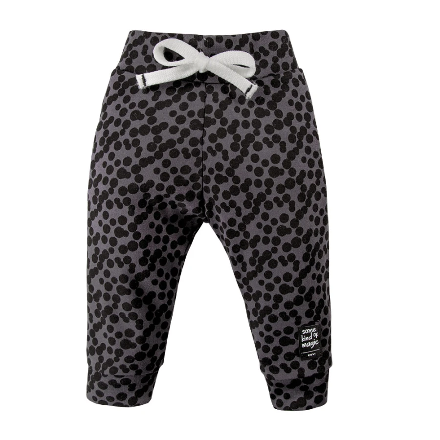 Set mit Wickelbody und graphitfarbener Hose mit Punkten