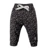 Set aus Wickelbody, graphitfarbener Hose mit Punkten und Sweatshirt