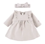 Set aus Kleid mit Rüschen und Haarband mit Schleife Beige