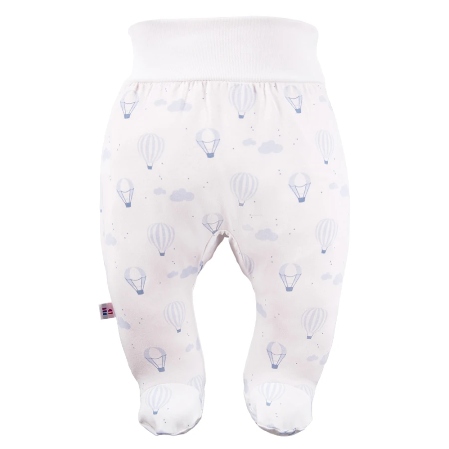 Baby-Set: Body, Strampelhose, Mütze und weißer Strampler mit blauen Ballons