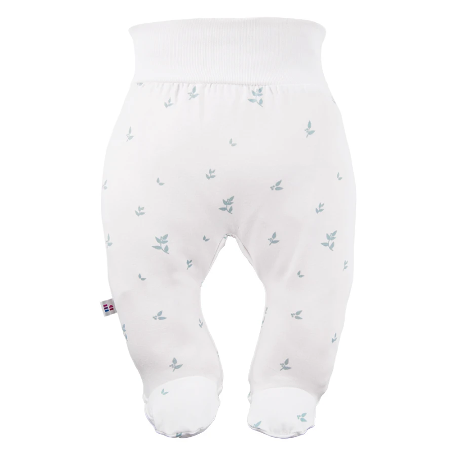 Baby-Set: Body, Strampelhose, Mütze und weißer Strampler mit Blättermotiv