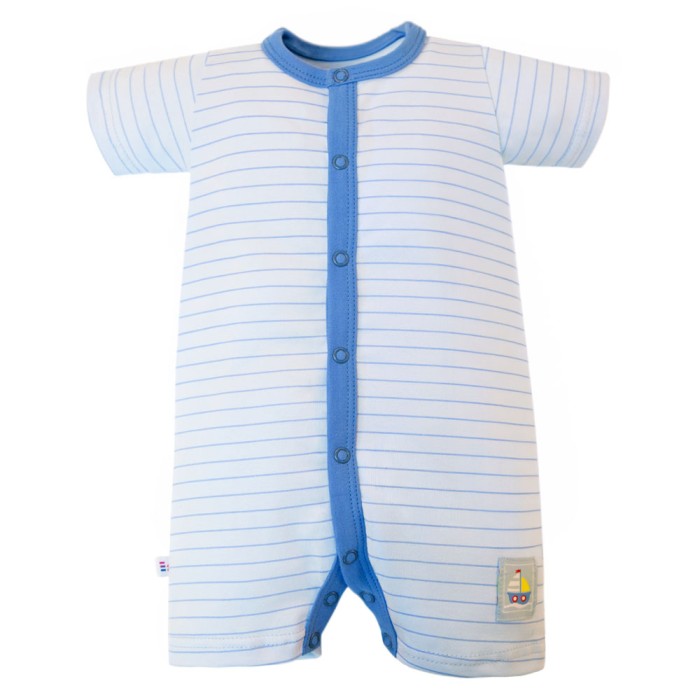 Weißer Baby-Strampler mit blauen Streifen