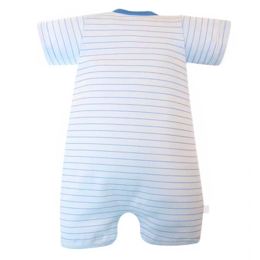 Weißer Baby-Strampler mit blauen Streifen
