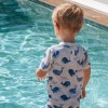 UV T-Shirt ecru mit kurzen Ärmeln und blauen Walen
