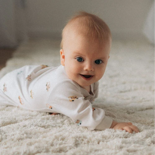 Baby-Strampler in Ecru mit Bärenmotiv