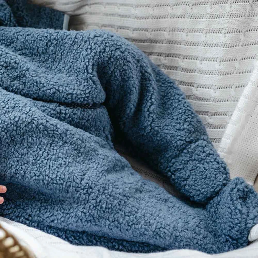 Baby-Teddyoverall mit Igelmotiv