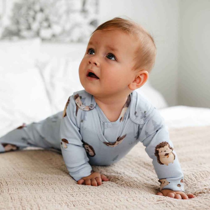 Baby-Schlafstrampler mit Igeln