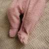 Rosa Baby-Teddyfleece-Kombinezon mit Blumenfutter