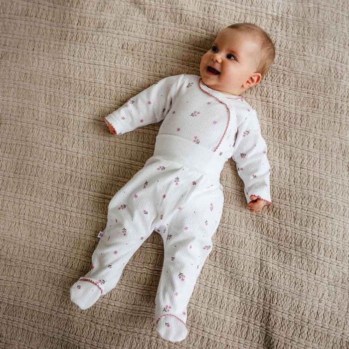 Baby-Strampelhose mit Blumenmuster