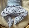 Blauer Baby-Halbstrampler mit Herzchen