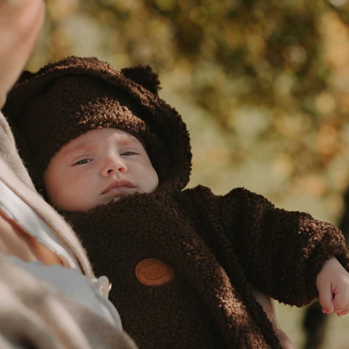 Braune Baby-Bindemütze aus Teddy-Stoff