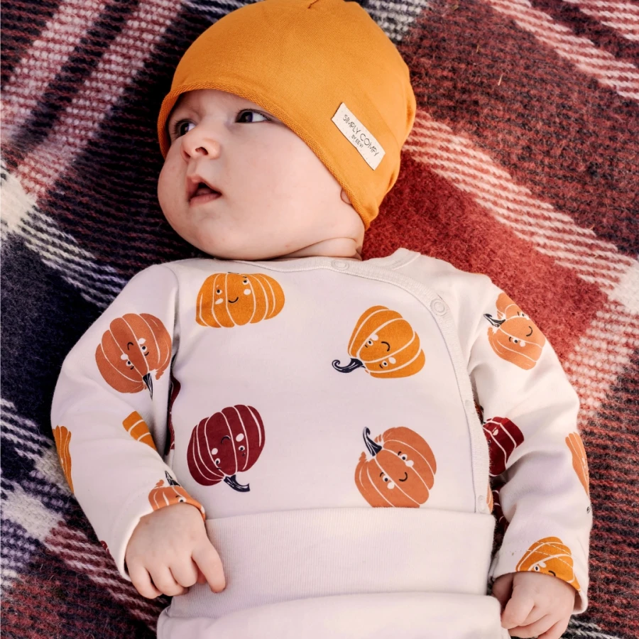 Baby-Set Halloween – Wickelbody und Strampelhose in Ecru mit Kürbismuster