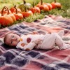 Baby-Set Halloween – Wickelbody und Strampelhose in Ecru mit Kürbismuster