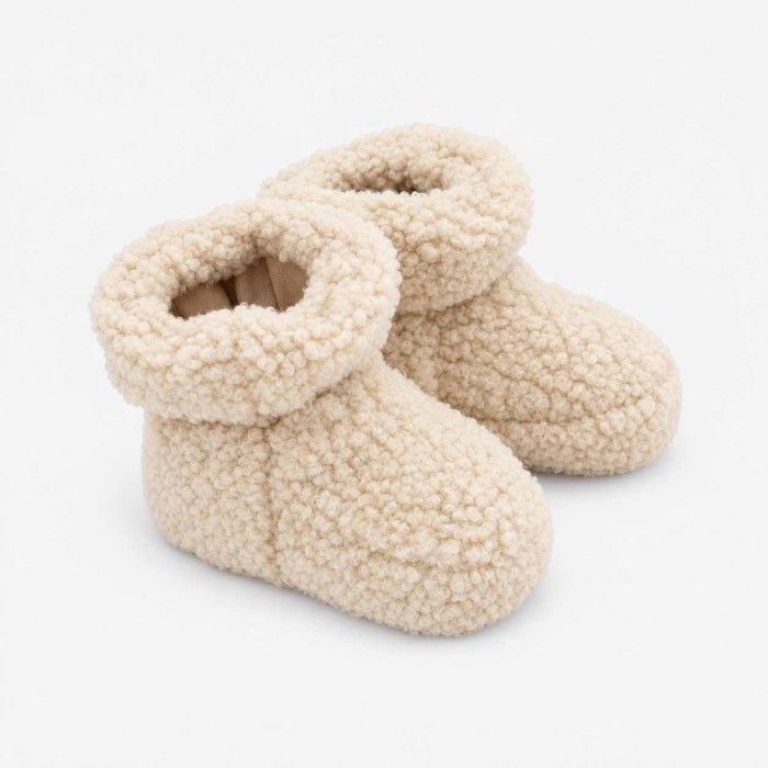 Beige Babyschühchen aus Teddyfleece