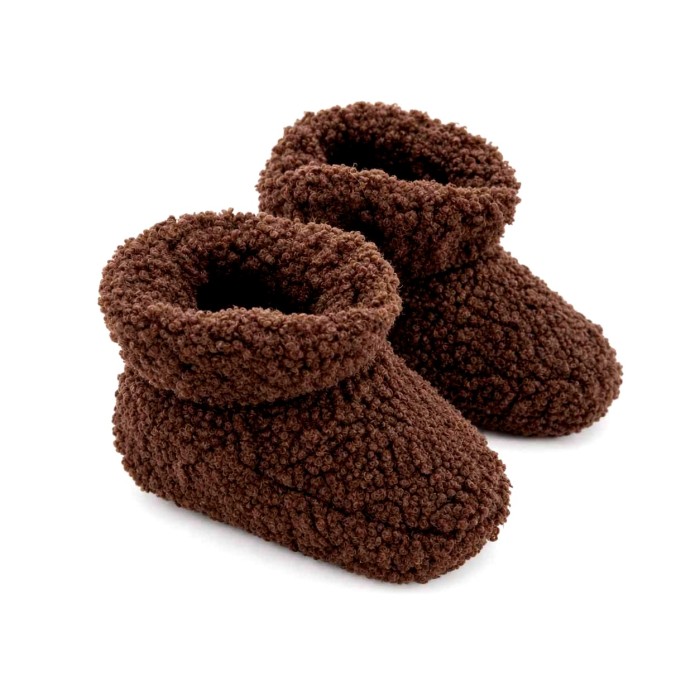 Braune Babyschühchen aus Teddyfleece