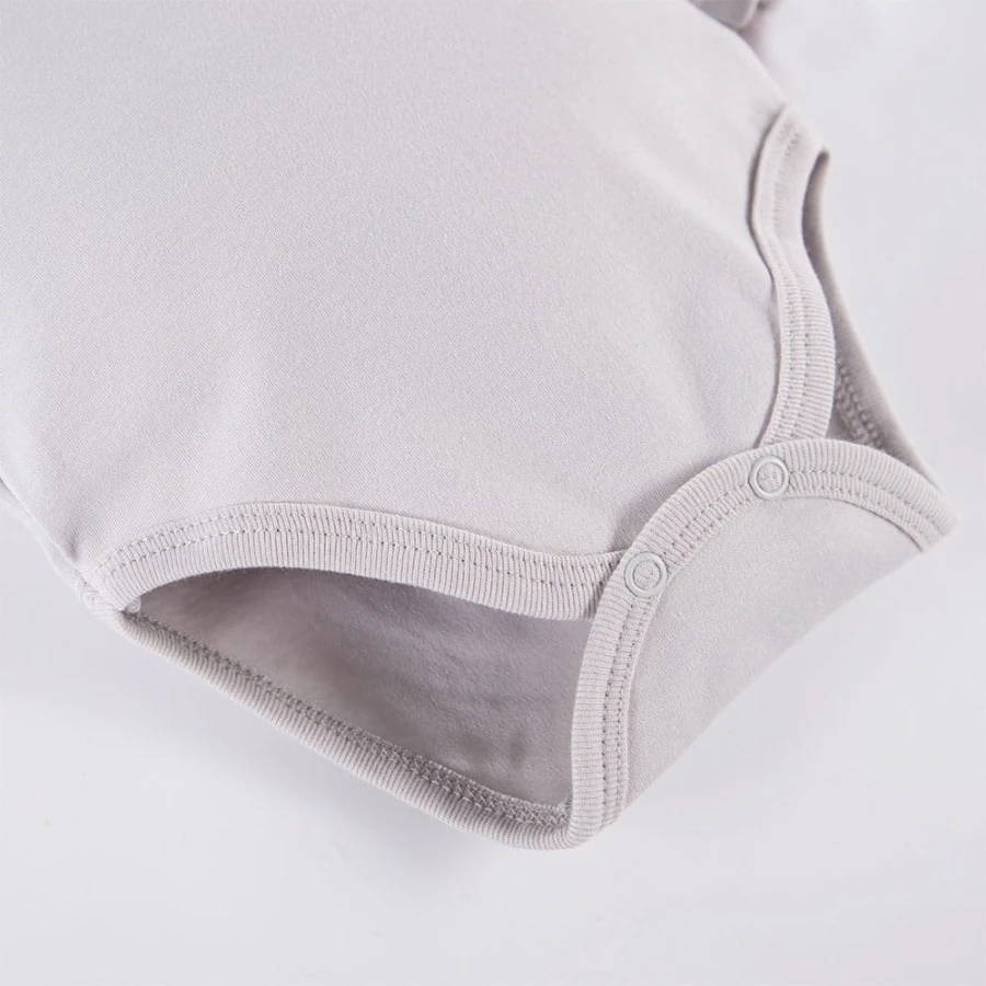 Graues Langarm-Body mit Hasenmotiv