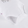 Weißer Kinderbody mit langen Ärmeln und Schafsmotiv